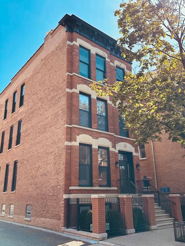 Primary Photo - 2007 N Cleveland Ave