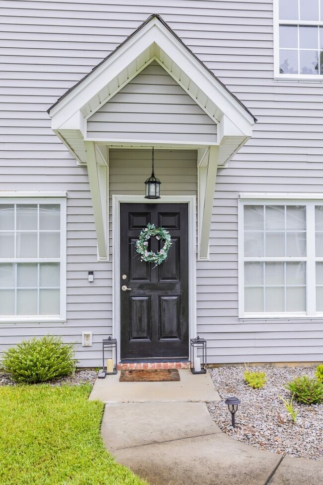 Building Photo - 3 Bedroom 2.5 Bath Townhouse in Grand Oaks...