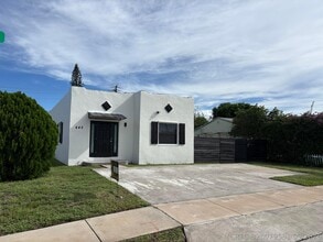 Building Photo - 445 Maddock St