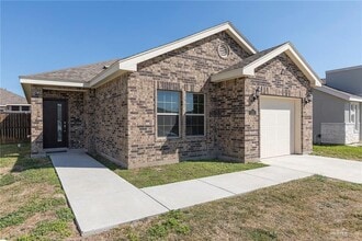 Building Photo - 15 E Candor Dr