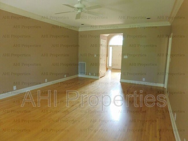 Building Photo - 1086 Hermitage Cir