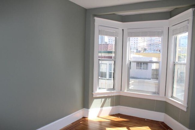 Building Photo - 2 bedroom in San Francisco CA 94133