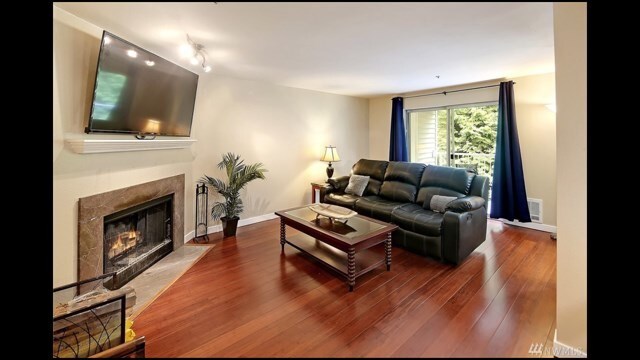 Living - 7453 Newcastle Golf Club Rd