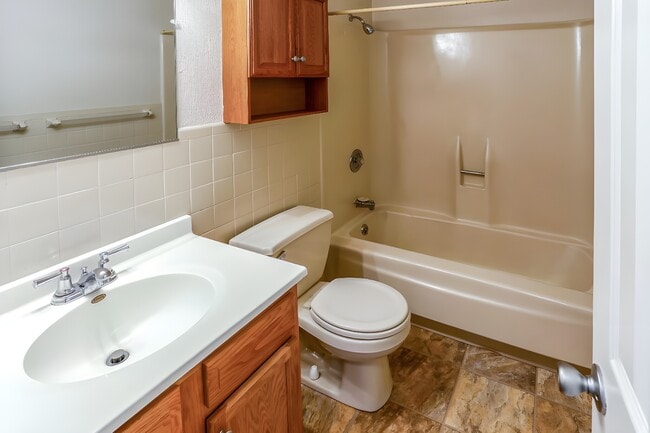 Building Photo - Armor Heights