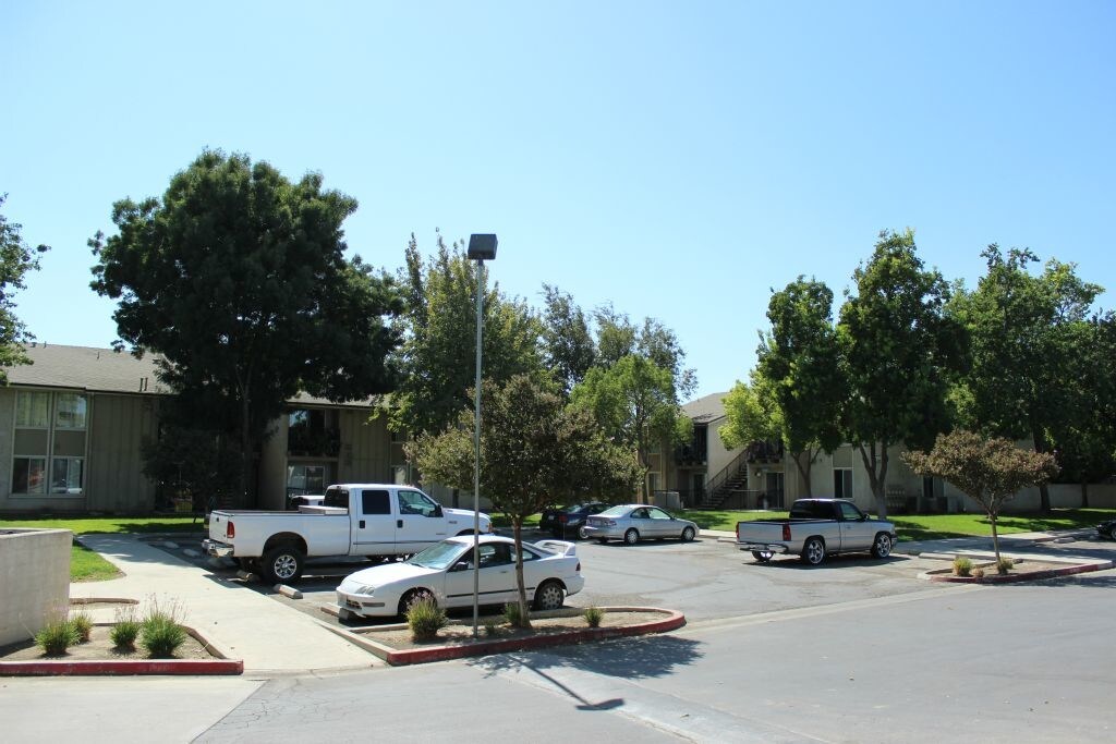 Complex Center - 16530 Palmer Ave