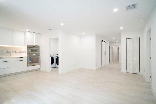 Foto del edificio - 3666 SW 26th St