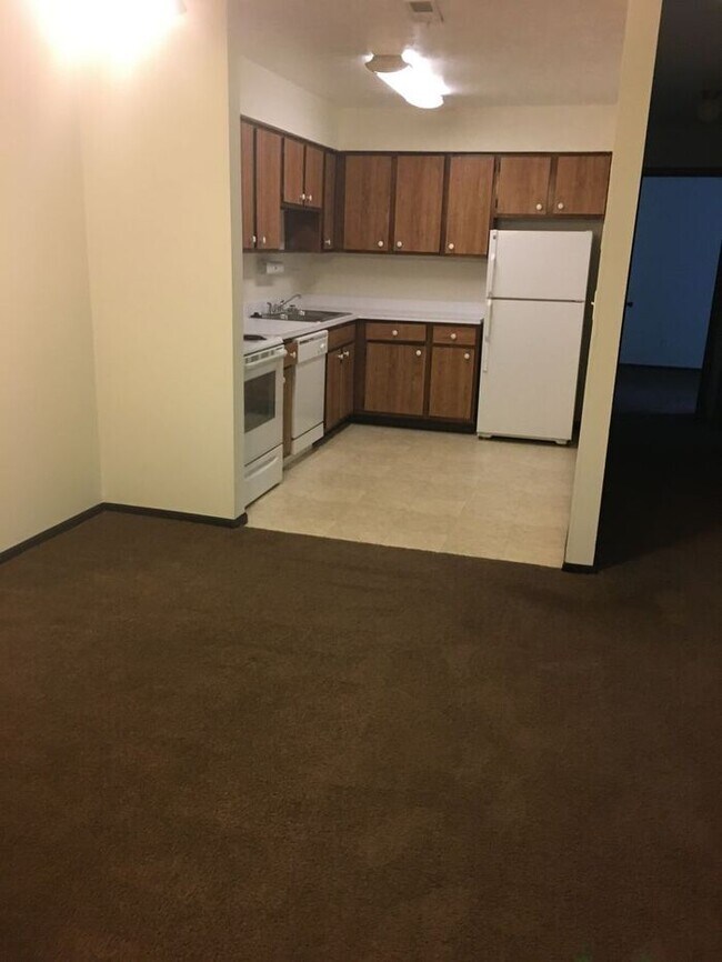 Foto del edificio - 1516 W. Market Ave- Akron 2 Bedroom with Den