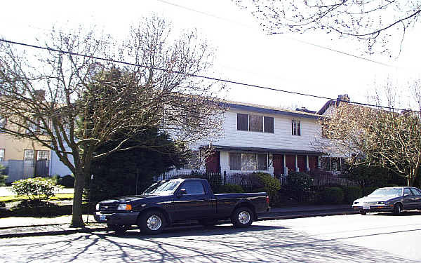 Building Photo - 1434-1442 NE Hancock St
