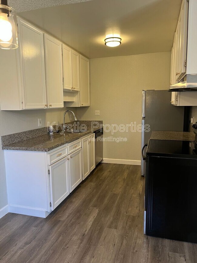 Foto del edificio - 1060 Oak Grove Rd