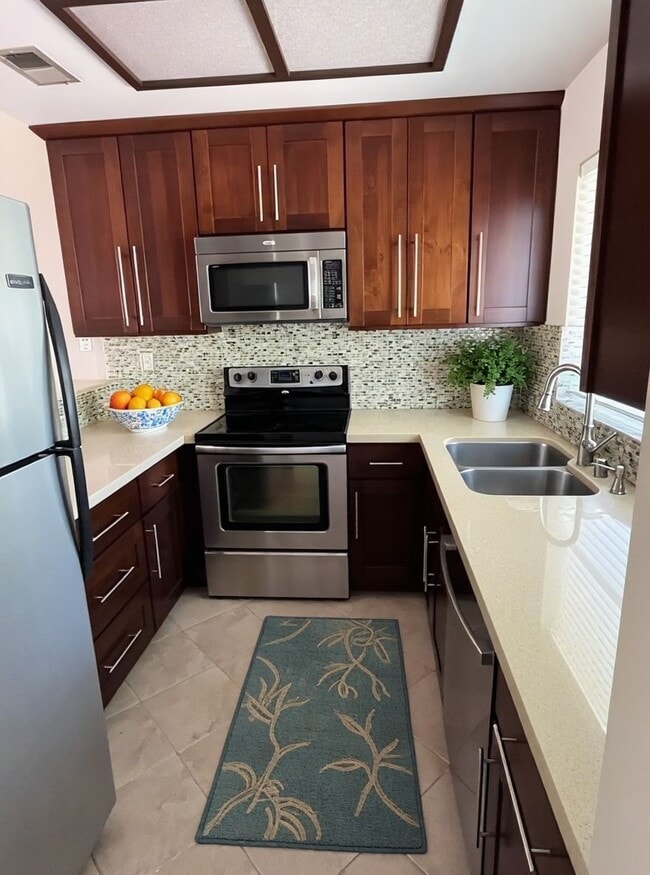 Kitchen - 1400 Bowe Ave