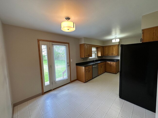 Building Photo - Renovated Clintonville Single Family House...