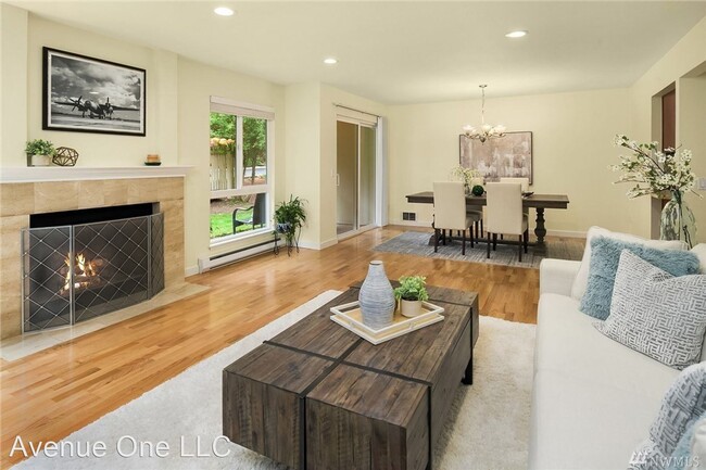 Building Photo - 3 br, 2 bath House - 10221 NE 16th St Unit H5