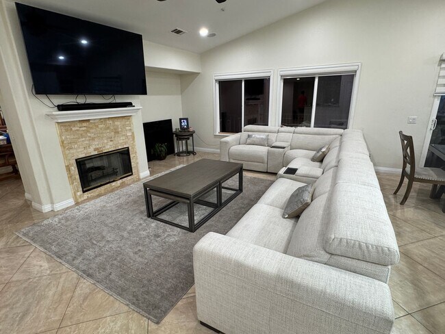 Building Photo - Beautiful 5 Bedroom Home