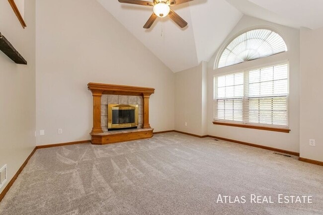 Building Photo - 1610 Cove Dr