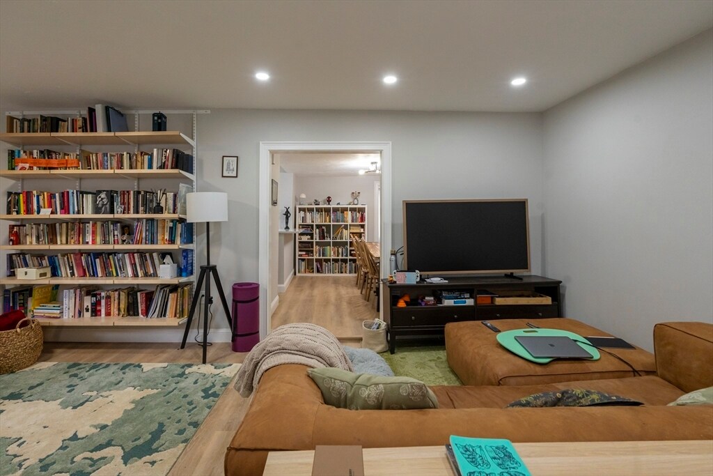 Foto principal - 36 Sargent Ave