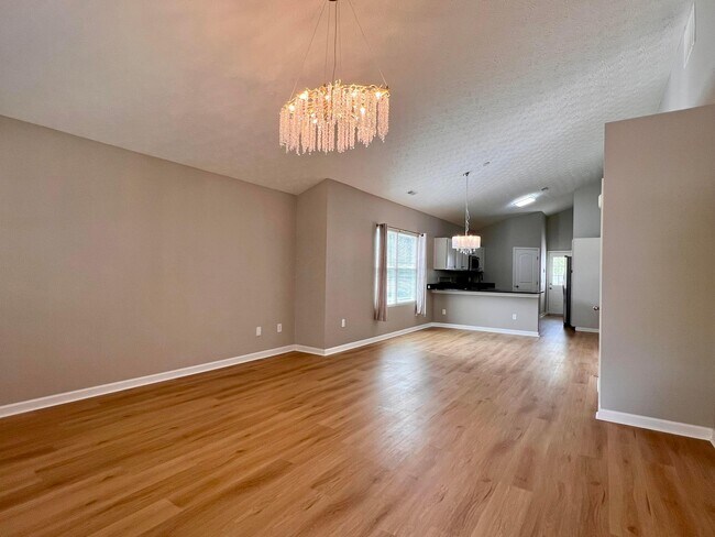Building Photo - 133 Holly Hock Ln