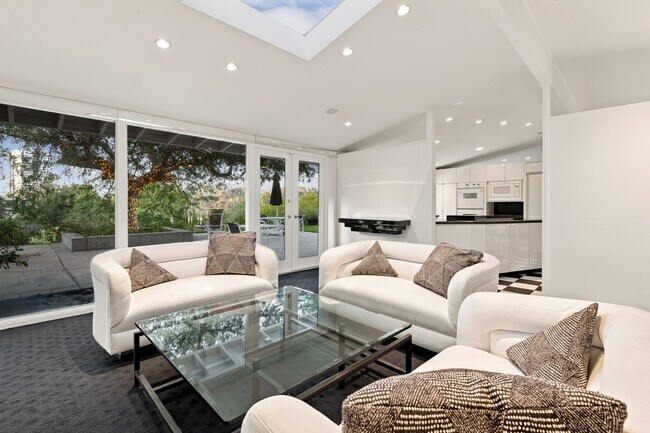 Foto del edificio - 3231 Oakley Dr