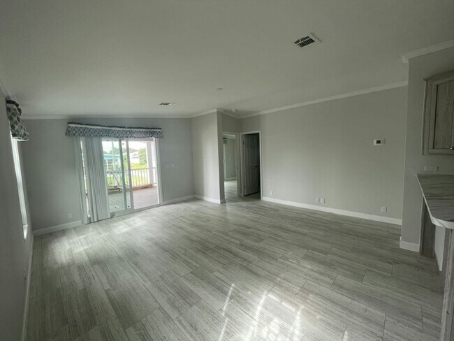 Foto del edificio - 990 E Sand Cay Ave