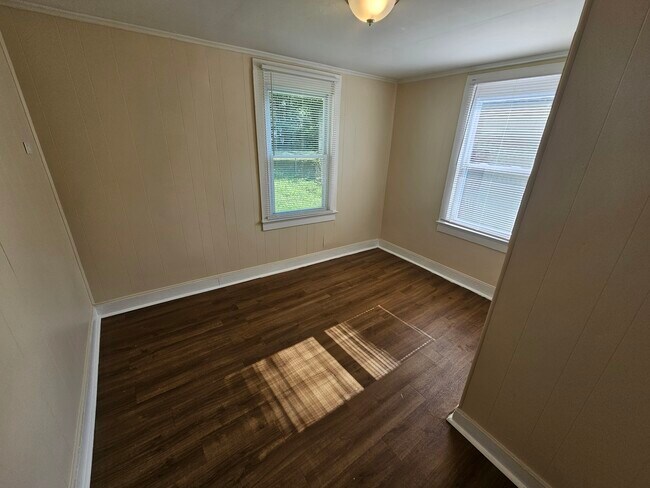 Building Photo - 319 W Linden Ave