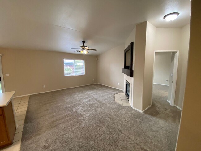 Foto del edificio - Charming 3 Bed, 2 Bath in NW available now!