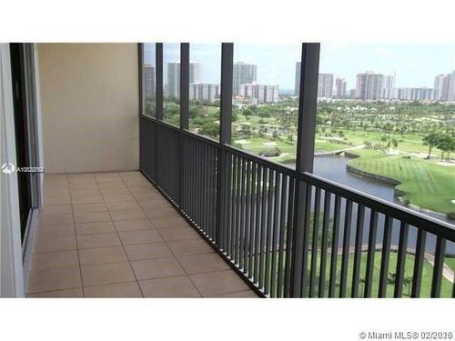 Building Photo - 20379 W Country Club Dr