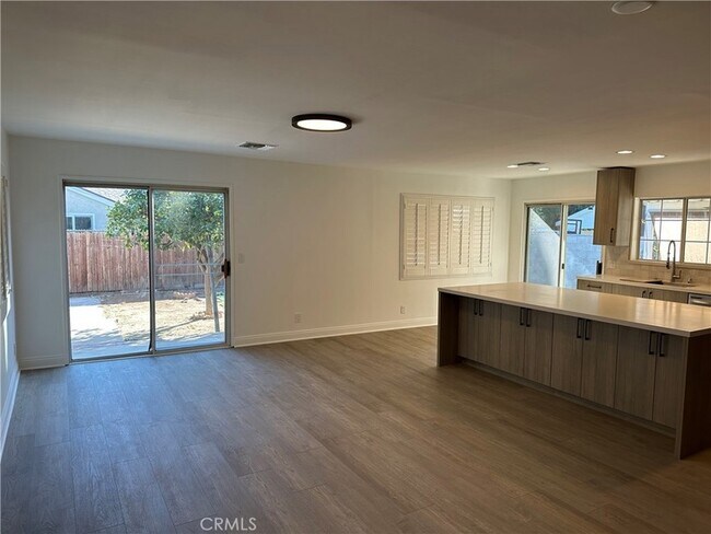 Foto del edificio - 14222 Hart St