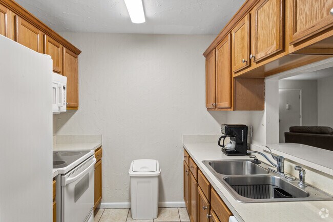 2 habitaciones, 2 baños - 1040 pies cuadrados - Cocina - Taylor Creek Condominiums