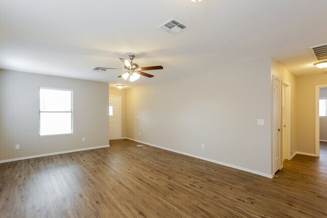 Foto del edificio - 2544 W Romley Rd