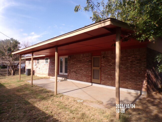 Building Photo - 501 NW 61st St