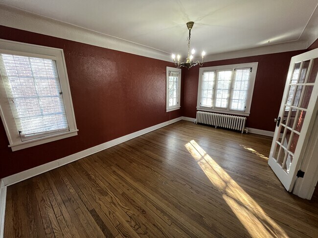 Foto del edificio - 1730 Monaco St Pkwy