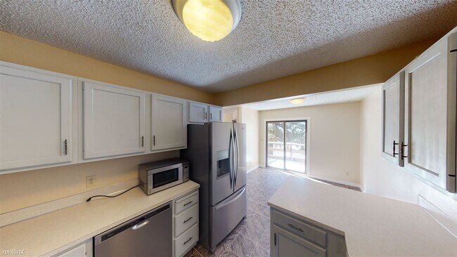 Foto del edificio - 3 br, 1.5 bath Townhome - 2865 Warwick Loop