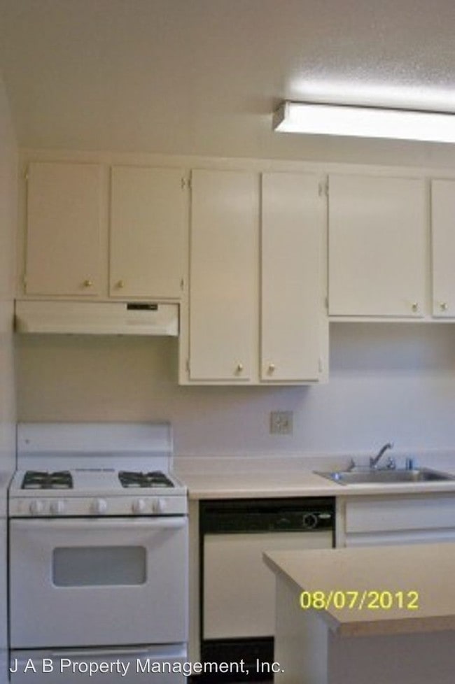 Building Photo - 245 Strathaven Way