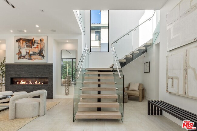Building Photo - 1621 N Fairfax Ave