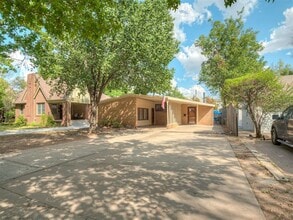 Building Photo - 921 S Lahoma Ave