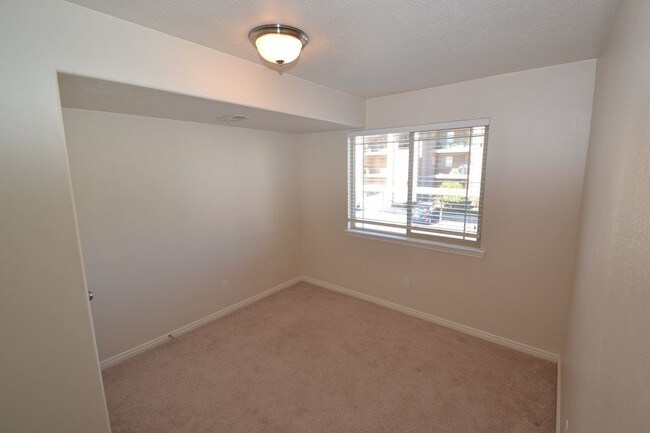 Foto del edificio - 3585 Rock Creek Rd