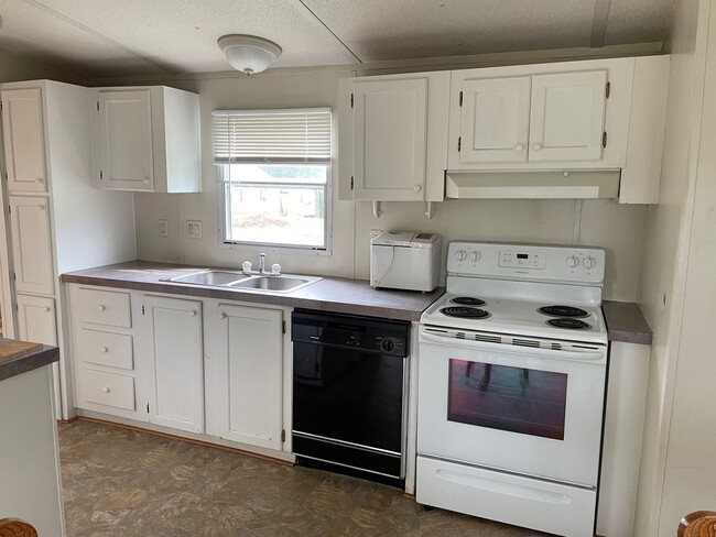 Building Photo - 2 bed, 2 bath mobile home located in the Denton area!