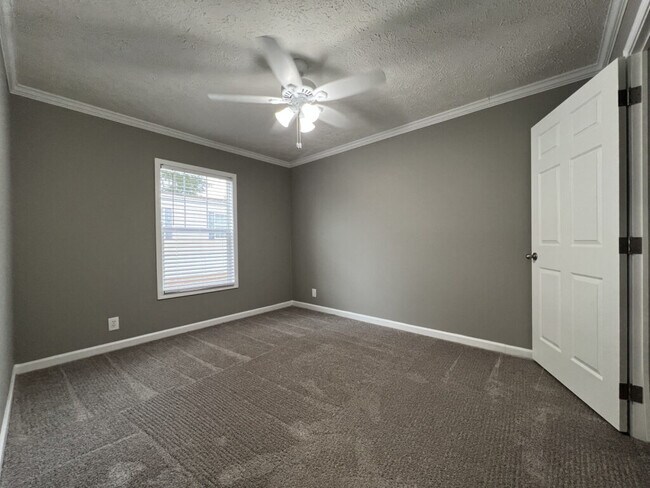 Foto del edificio - 147 W Sourwood Dr