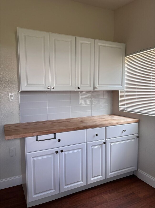 Foto del edificio - 3 BEDROOM/DEN NEWLY RENOVATED HOME IN FORT...
