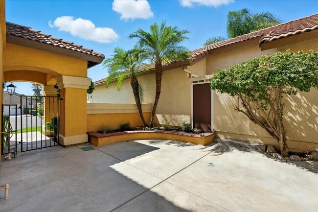 Building Photo - 6979 Walker Ct