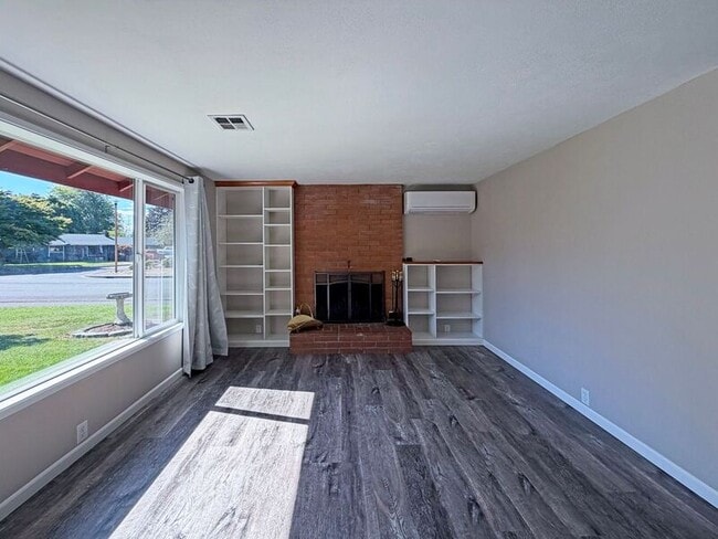 Building Photo - 184 Lynnbrook Dr