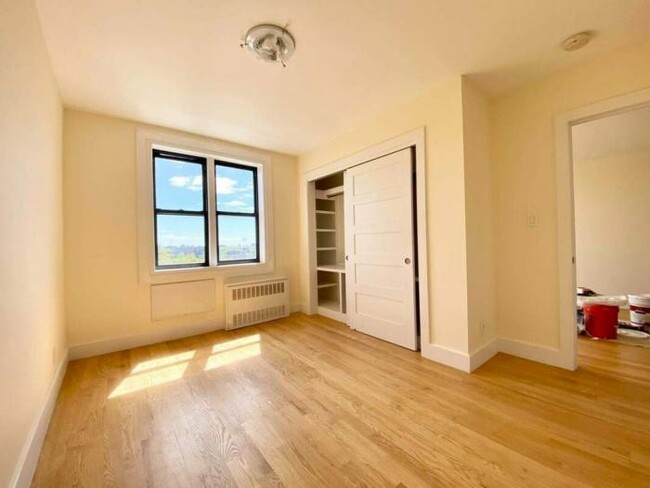 Foto del edificio - 2 bedroom in Bronx NY 10463