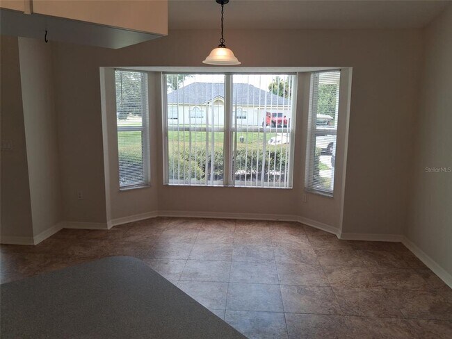 Foto del edificio - 2420 Dumont Ln