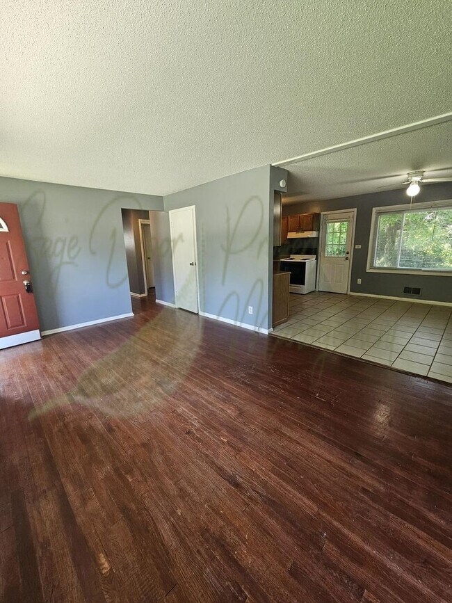 Building Photo - RANCH STYLE HOME!!!