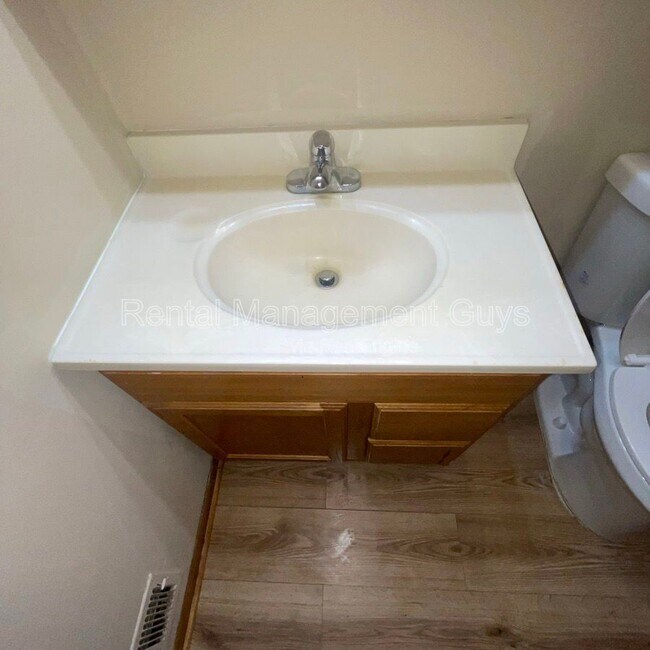 Foto del edificio - 3319 Longfellow Ave