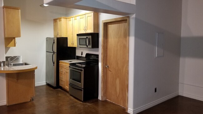 Kitchen - 312 W 5th St