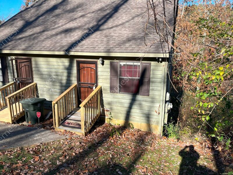 Primary Photo - 3309 Pinewood Terrace