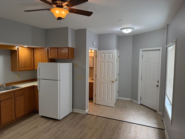 Foto del edificio - Modern 1 room Studio Corning**no pet dogs**