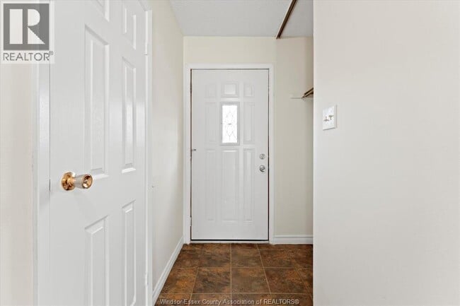 Building Photo - 3029 Meadowbrook Ln