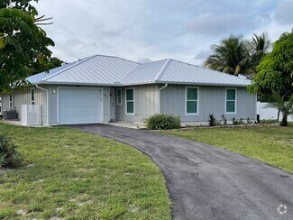 Building Photo - 8043 SE Highpoint Way