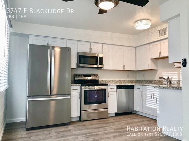 Building Photo - Beautifully renovated 2bd/1ba in Central T...